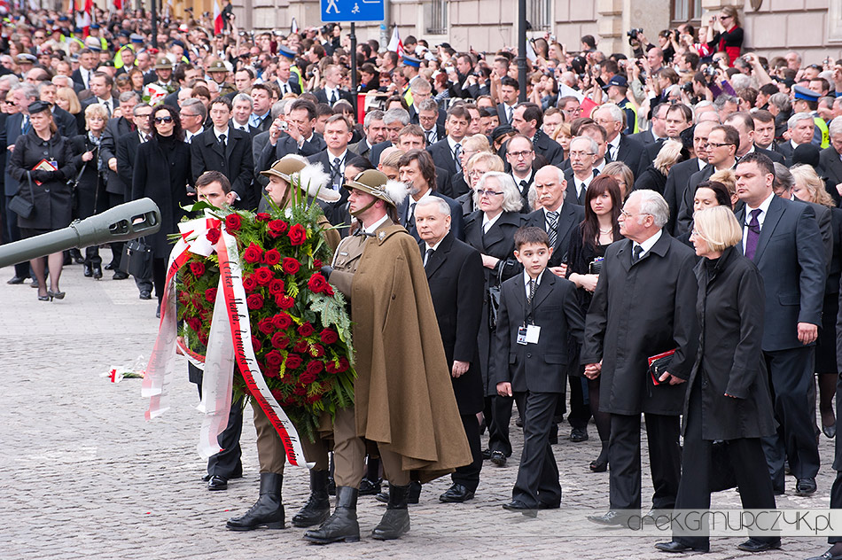 jarosław kaczyński na pogrzebie brata lecha kaczyńskiego i jego żony marii